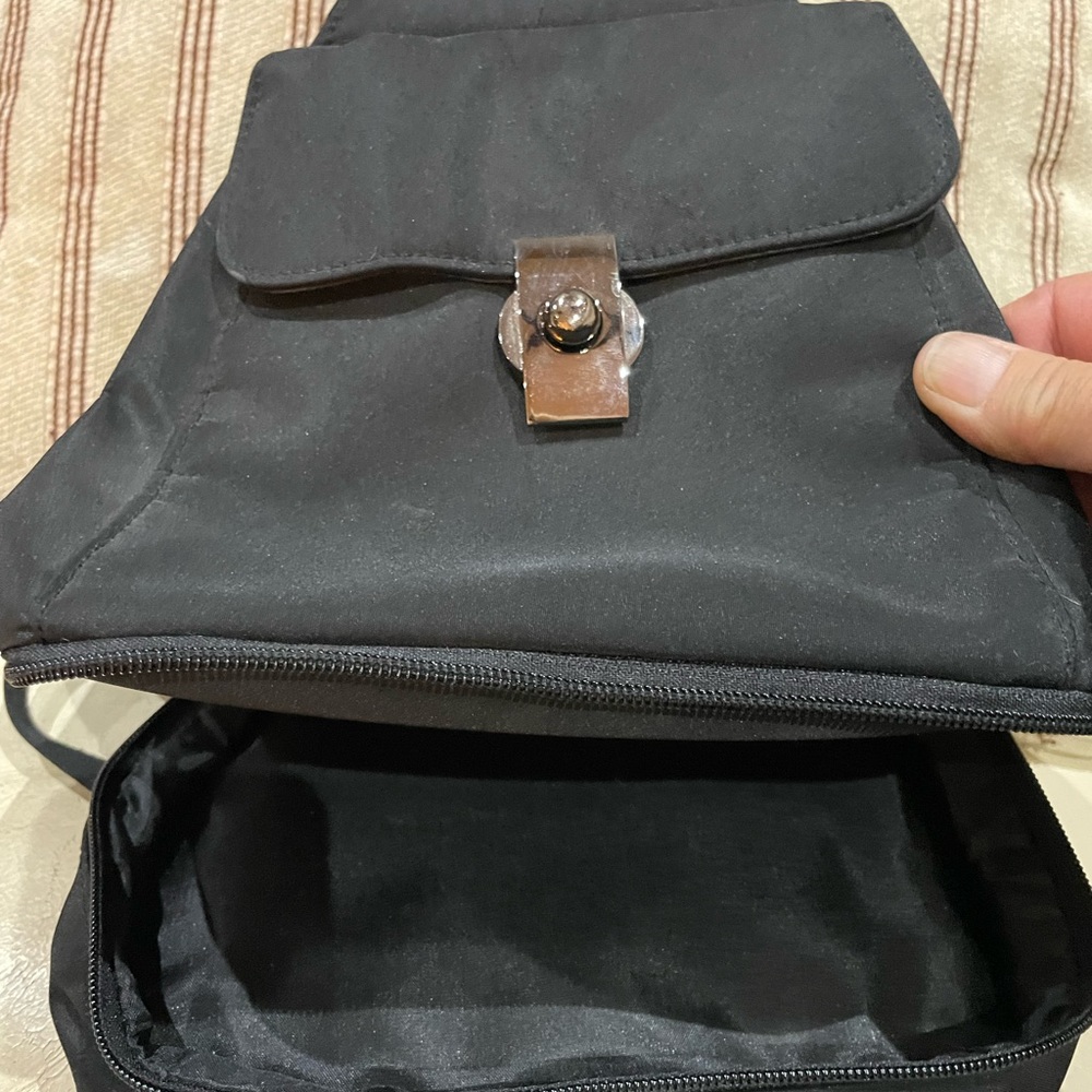 Backpack style purse - Picture 2 of 4